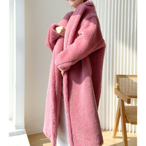 2022年新款树莓粉秋冬m家泰迪熊大衣女羊驼绒廓形中长款皮草外套