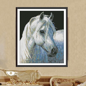 自己绣的一匹白马十字绣马客厅动物马的图案卧室马头线绣小型满绣