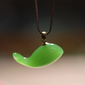 【素玉锦时】18k金镶嵌俄罗斯碧玉乌兰乌德苹果绿小鲸鱼吊坠