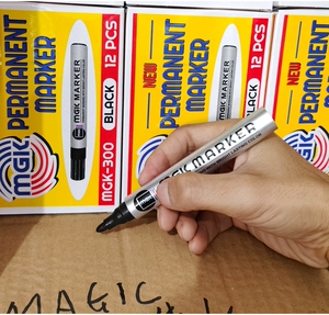 马克笔黑色一盒