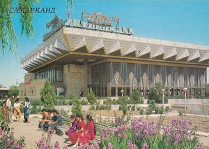 乌兹别克斯坦撒马尔罕公共汽车站传统服饰少女外国中亚原版明信片