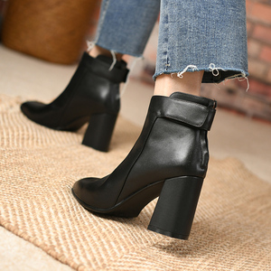 黑色复古短靴女2024秋冬新款法式高跟鞋设计感及踝裸靴粗跟马丁靴