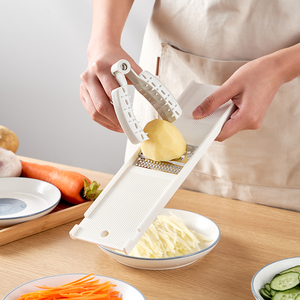 日本厨房护手夹家用擦丝刨丝切菜切片切土豆丝萝卜多功能护手器