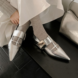 法式玛丽珍鞋袜子银色真皮尖头粗跟单鞋女金属扣带低跟通勤平底鞋