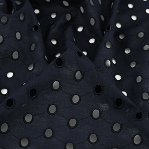 日本进口小纹工房60支纯棉布料镂空圆圈刺绣蓝黑色透气夏季服装布