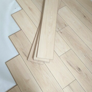 欧橡素板木地板 浅原木色 简美北欧原木风格12mm家用哑光强化复合