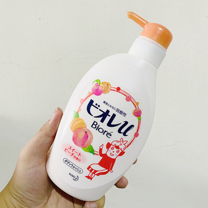 蜜桃少女 日本花王biore碧柔沐浴露弱酸性桃子味保湿滋润持久留香