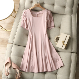 莫兰迪色连衣裙