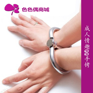 另类不锈钢刑具qq手钏sm禁锢调教男女情趣手铐情趣性用品成人达人养成金属图片