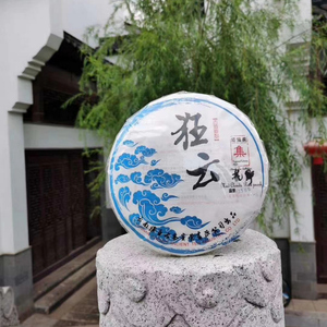 茗月清风云南普洱茶古树生茶狂云荒野