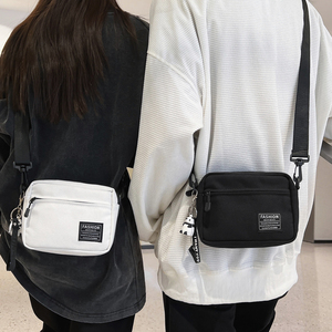 帆布包包男2024新款ins超火日系chic单肩包装手机的小斜挎包背包