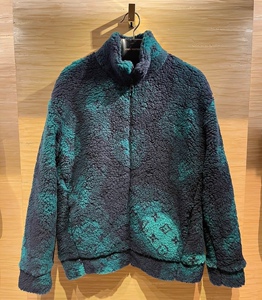 lv/路易威登2023男装迷彩印花高领羊毛抓绒泰迪夹克外套1aatyt