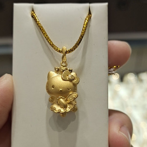 周大福kitty吊坠