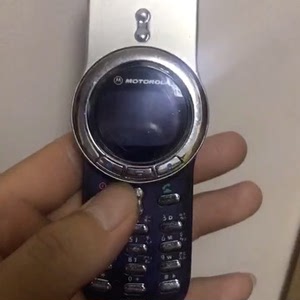 摩托罗拉v70旋转屏 经典 怀旧手机!关联诺基亚