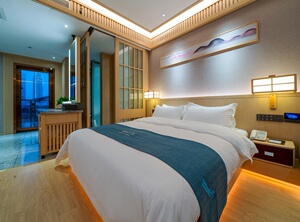 漳州闽南王府酒店悦庭豪华大床房