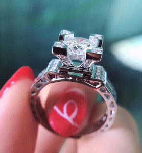 铁塔钻戒 ido钻石 戒指 埃菲尔铁塔钻戒 结婚钻