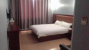 平舆泰和宾馆标准大床房