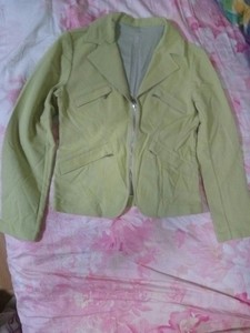 翠绿色女款韩版外套全新样衣m 码胸围86衣长55。弹力一般。