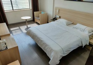 爱琴海商务酒店（随州舜井大道澳门街店）特价大床房