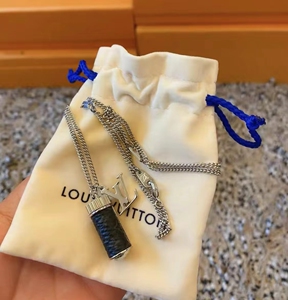 lv锁头项链