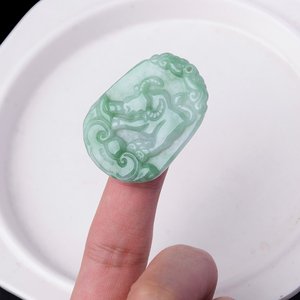 缅甸a货翡翠冰糯种玉牛牌吊坠珠宝天然飘花玉石生肖牛玉佩正品