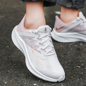 耐克女网鞋粉色