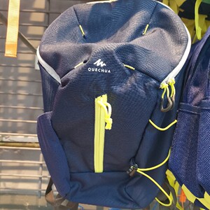 迪卡侬青少年户外徒步背包10升双肩包轻盈舒适男孩女孩户外包