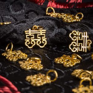 绳黄金吊坠挂绳钛钢日本金色钢丝项圈喜字锁骨链双喜项圈298人付款30