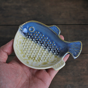 日本原装进口 手工研磨用河豚小泥盘 手绘复古日式餐具不规则碟