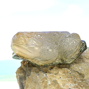 金蟾绿皮天然玛瑙三足蟾蜍瑞兽摆件男女手把盘玩石家居商铺能量石