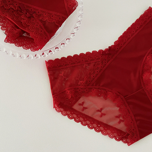 红缎面内裤女
