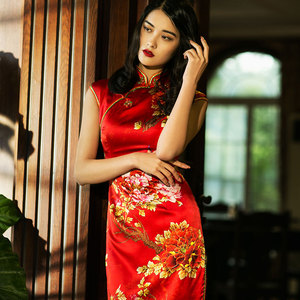 真丝高端手工中式新娘敬酒服手工刺绣印花红色短款旗袍婚礼礼服裙
