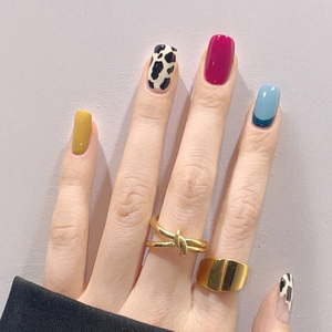 手工定制成品美甲贴片短款奶牛纹跳色指甲贴片显白可卸穿戴甲贴