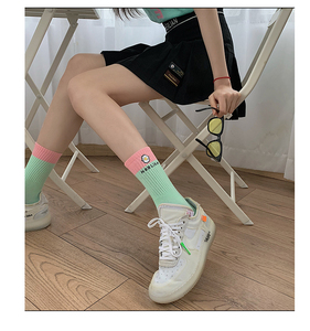 现货herlian 2020 百搭雏菊双色拼接女生中筒棉袜运动袜子 2双装