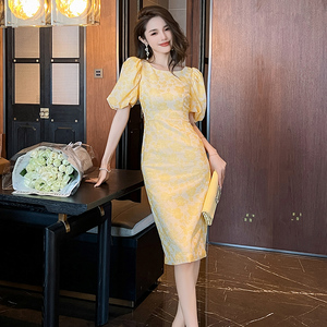 黄色印花泡泡袖连衣裙夏季洋气显瘦修身女人味优雅气质圆领包臀裙