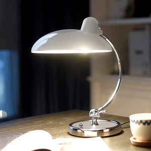 丹麦高级北欧中古桌面台灯卧室床头简约书桌灯书房包豪斯复古灯具