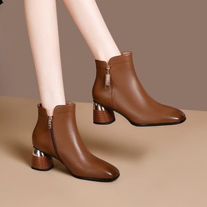冬季妈妈靴子皮靴高跟中跟粗跟短靴女士半筒皮鞋clubnews旗舰店388