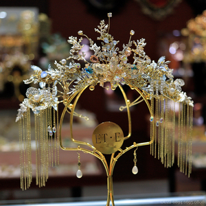 金色凤冠古典新款中式秀禾服饰品新娘结婚头饰出阁敬酒婚纱照配饰