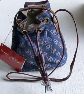 d&b鸭子 dooney & bourke 紫色抽绳流苏老花字母牛仔布迷你