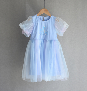 夏装上新~女中大童小公主纱裙浅蓝色人鱼尾珍珠装饰泡泡袖连衣裙