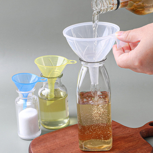 日本进口sanada家用厨房塑料加油分液漏斗小口径灌酒漏斗器三个装