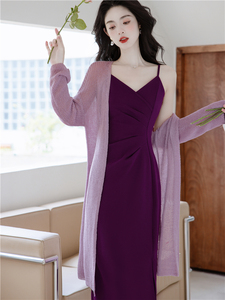 今年流行法式别致独特裙子绝美紫色吊带连衣裙配针织开衫套装秋冬