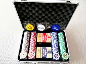 高档带面值德州扑克镭射筹码套装+赌场专用扑克+手提箱子+桌布
