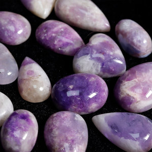 新品出炉天然水晶紫色方钠石裸石吊坠di情侣y礼物现货直播