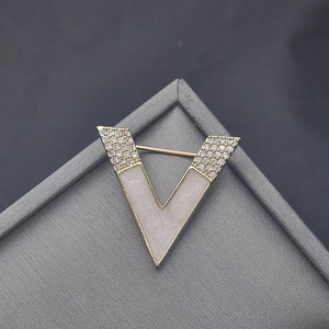 卡通字母挂件i love you别针装饰创意百搭饰品徽章老左158579369943