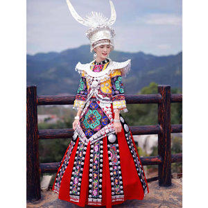 苗族水族盛装服饰出租云南少数民族演出服租赁抖音网红短视频拍摄