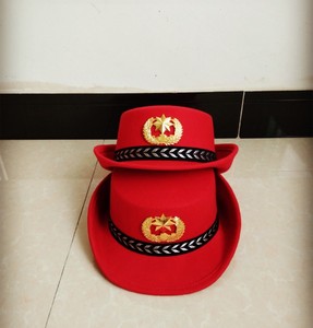 红色高帽子士兵图片