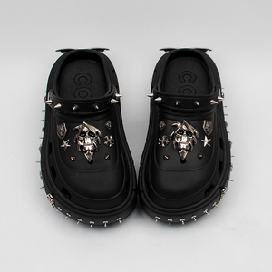 朋克洞洞鞋女夏季新款厚底坡跟外穿时尚潮流复古风铆钉包头凉拖鞋