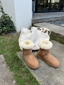 首尔飘了雪~韩国博主fever同款中筒栗色真羊皮毛一体保暖雪地靴