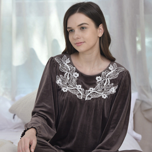 伊丝芬秋冬新款睡衣女不倒绒圆领套头绣花加厚精致家居服保暖套装